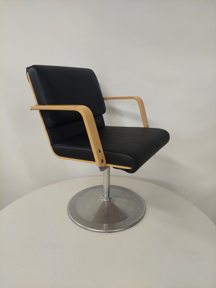 Avarte Yrjö Kukkapuro Plaano, UUDELLEENVERHOILTU - Image 3