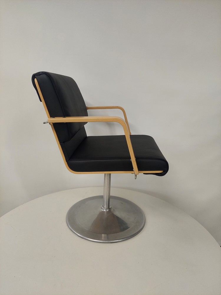 Avarte Yrjö Kukkapuro Plaano, UUDELLEENVERHOILTU - Image 4