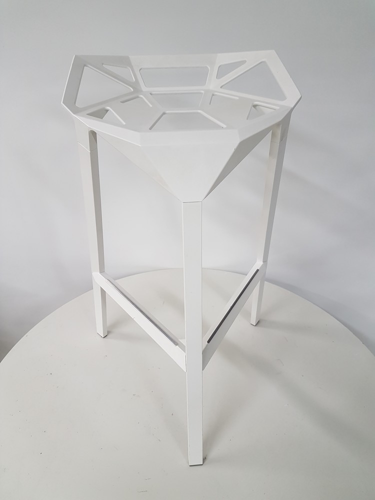 MAGIS Stool One baarijakkara, valkoinen