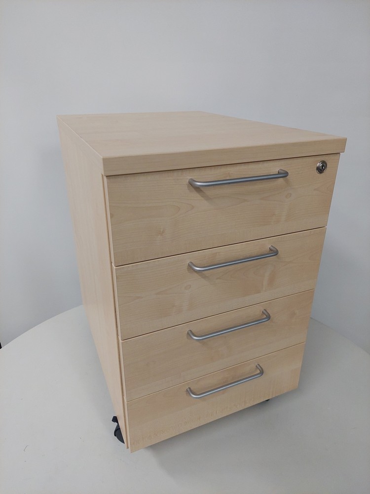 Laatikosto pyörillä