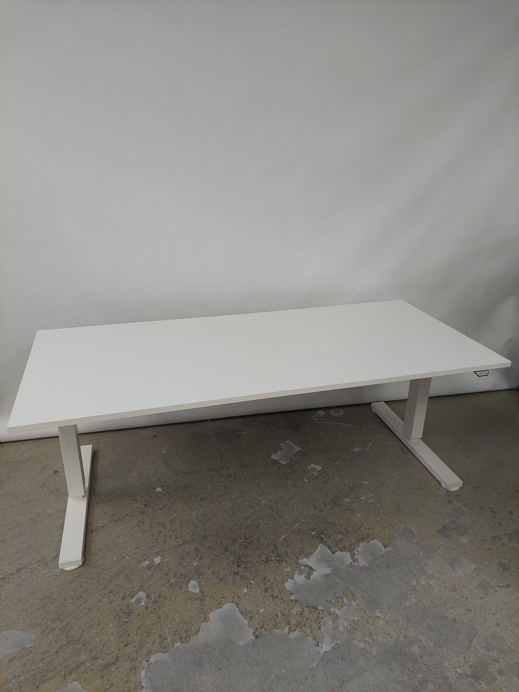 Käytetty sähköpöytä Martela