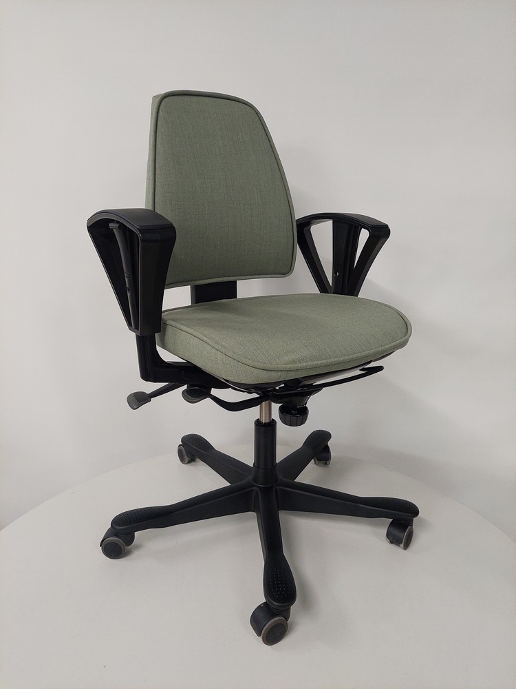 Kinnarps 6000/8000 työtuoli vihreä UUDELLEENVERHOILTU