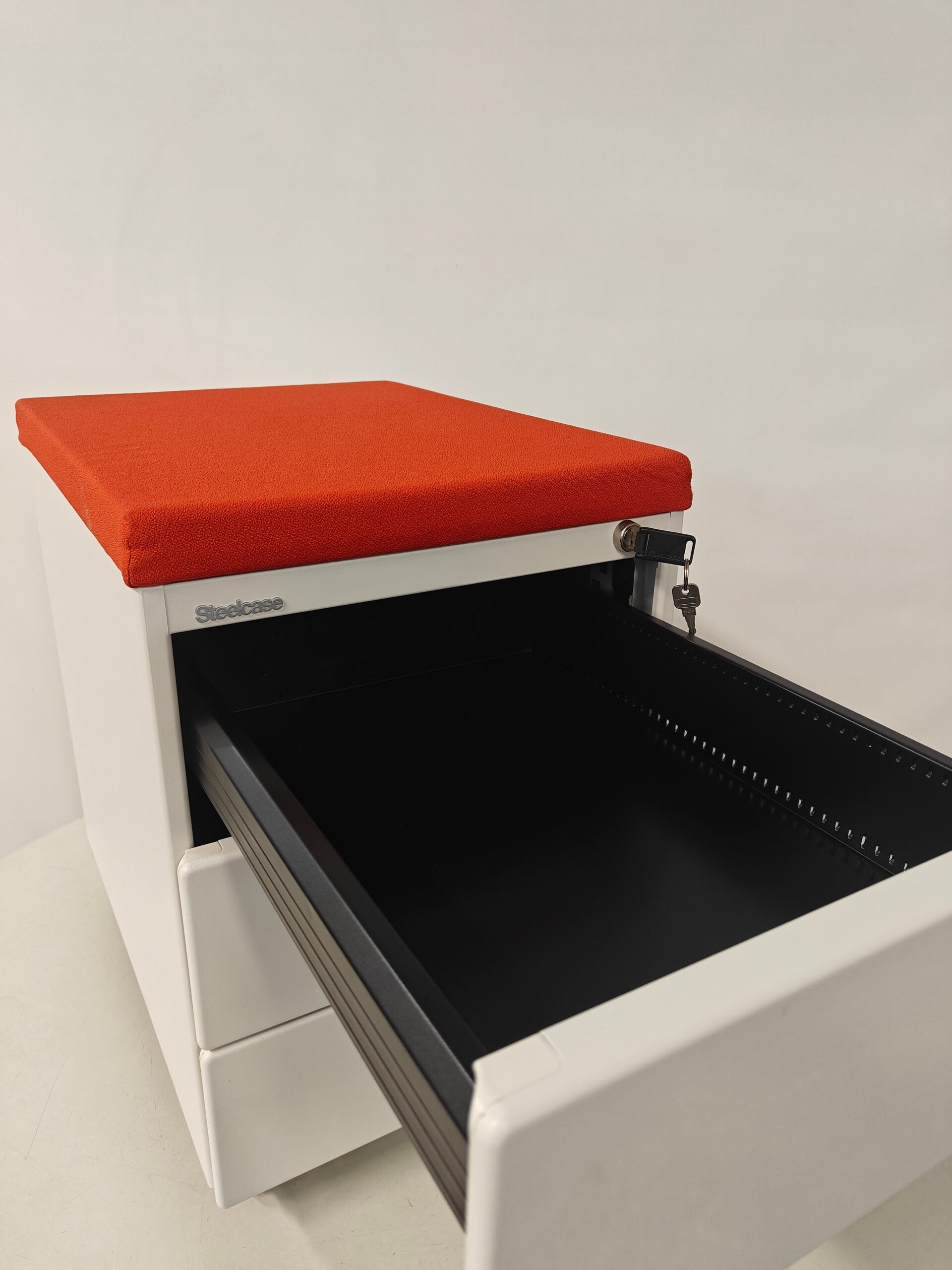 Steelcase laatikosto pyörillä, valkoinen - Image 3