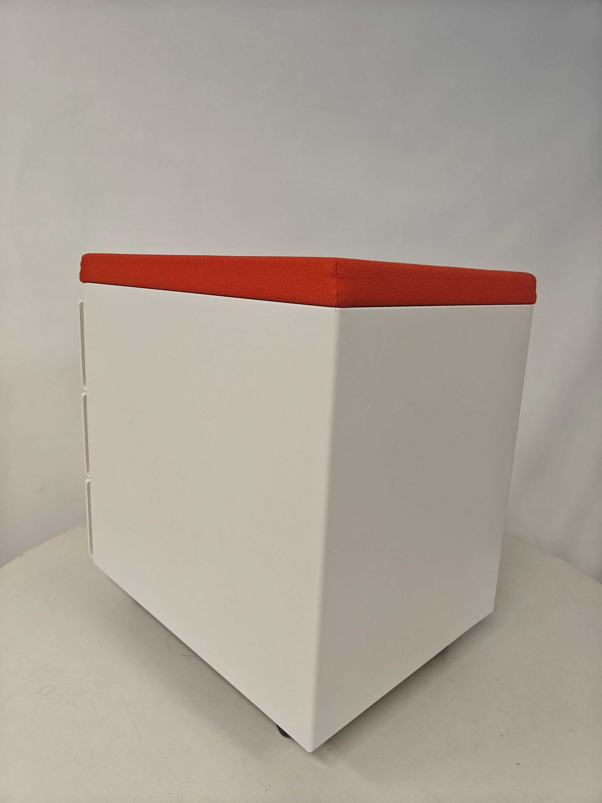 Steelcase laatikosto pyörillä, valkoinen - Image 2