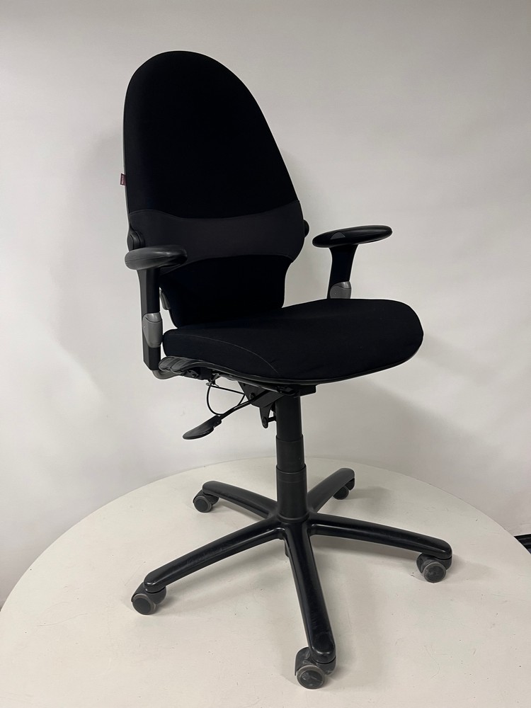 Martela Triton työtuoli, musta