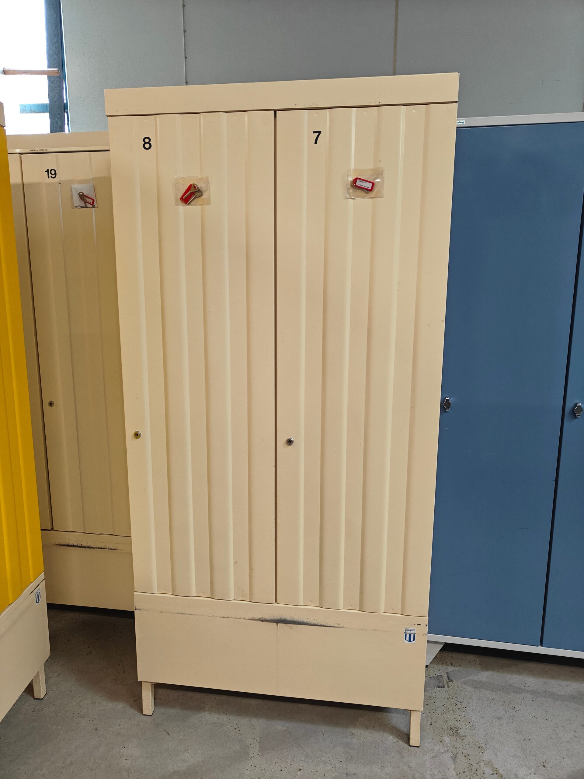 Pukukaappi 2-oven sarja, beige