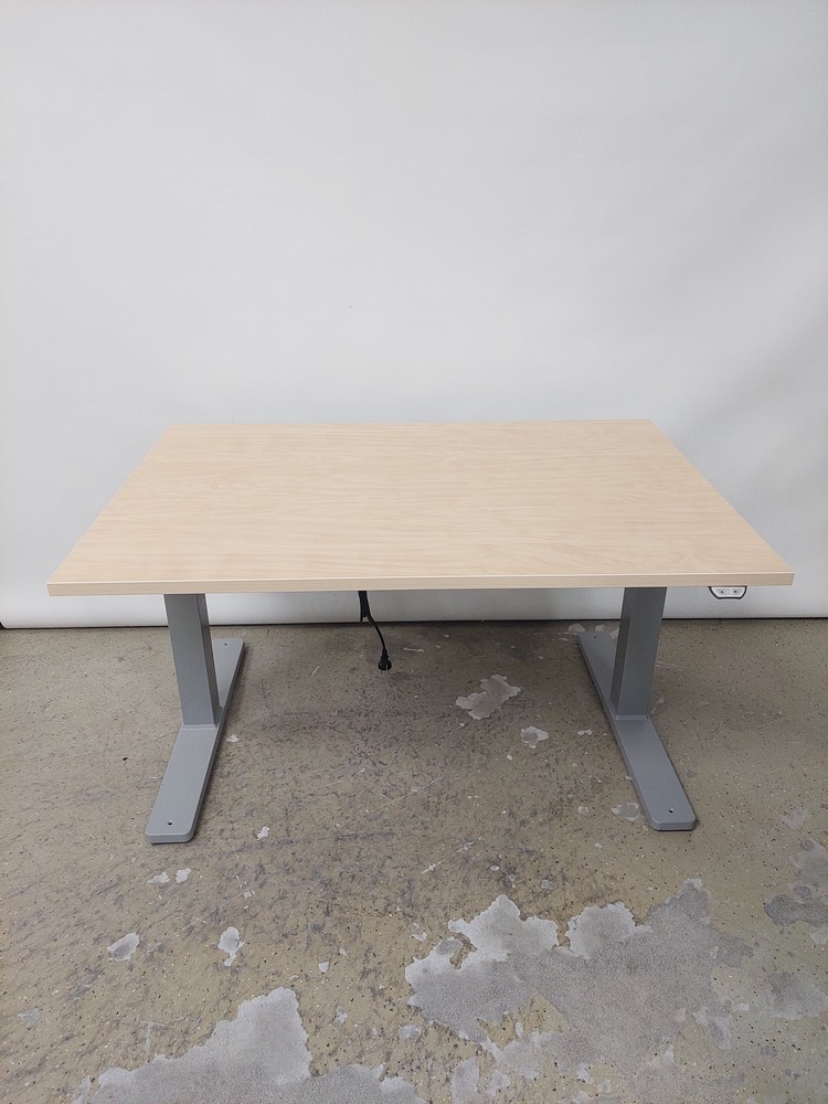 Sähköpöytä KINNARPS pyökki, eri kokoja