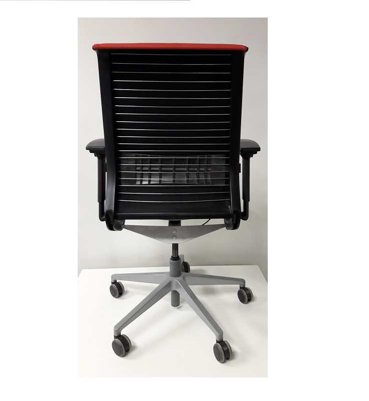 Steelcase Think-työtuoli musta UUD.VERHOILTU