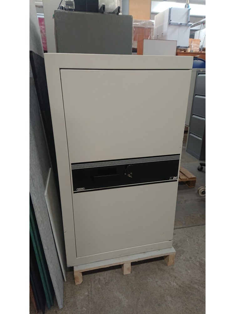 Käytetty turvakaappi