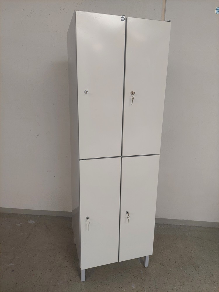 Käytetty pukukaappi Turenko