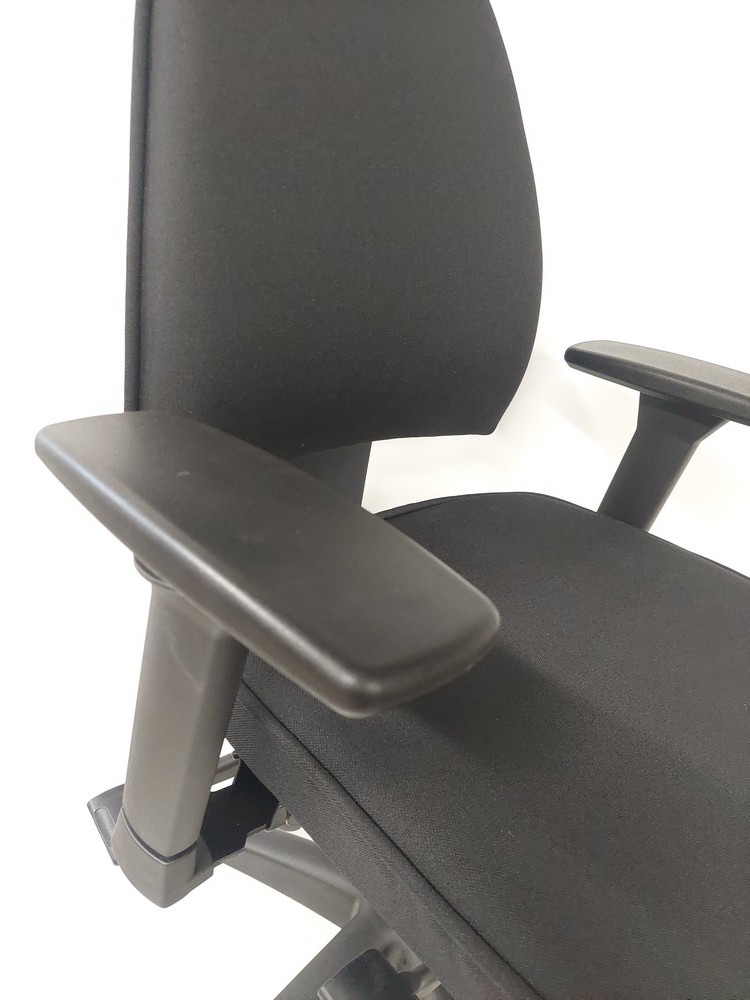 Kinnarps 6000/8000 4D työtuoli musta UUD.VERHOILTU - Image 3