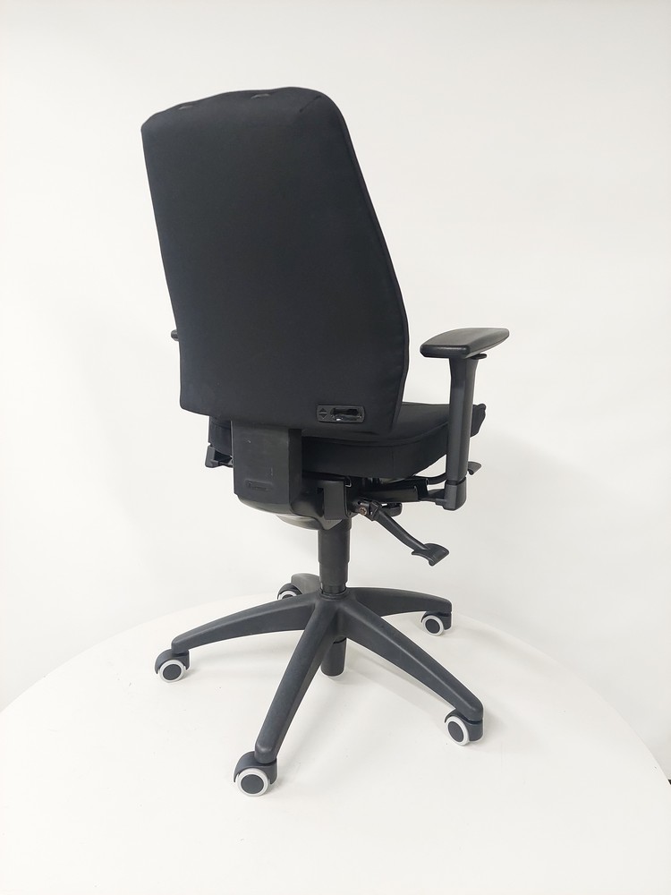 Kinnarps 6000/8000 työtuoli musta UUD.VERHOILTU - Image 2